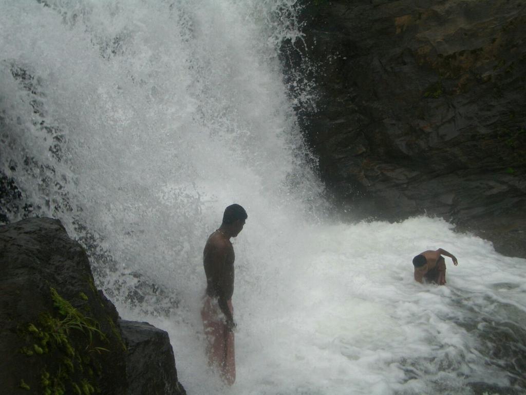 Dean Dale Cottages Thekkady Bagian luar foto